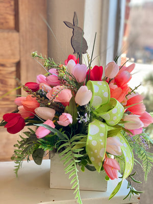 
            
                Cargar imagen en el visor de la galería, Cute Spring /Easter Silk arrangement
            
        